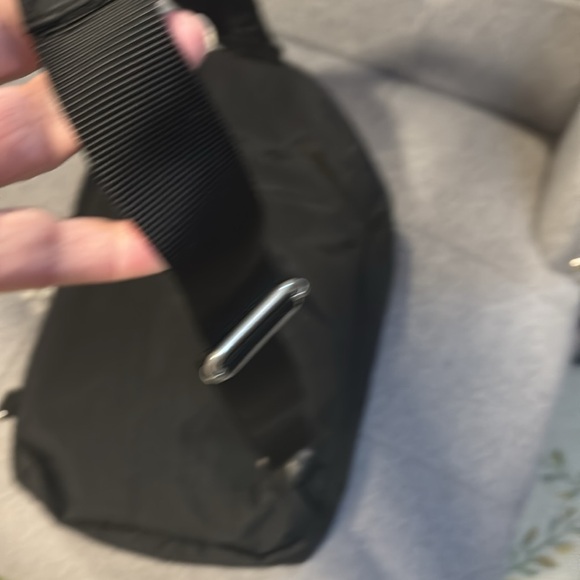 Baggallini Crossbody Sling bag - Picture 12 of 13